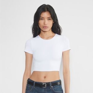 Babaton Contour Crew Cropped T-Shirt